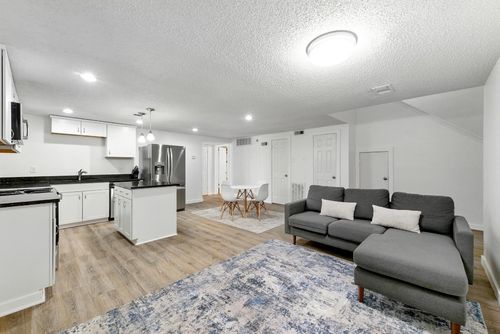 apt-306-2401 Leon St, Austin, TX, 78705-4627 | Card Image