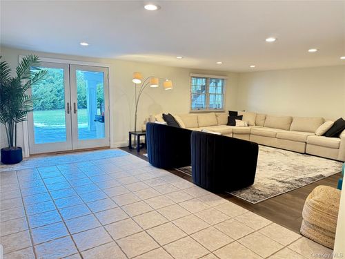 1827 Glenn Ln, Merrick, NY, 11566-5127 | Card Image