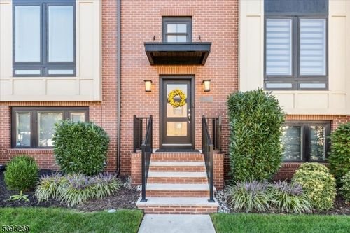 17 E Hartwick Dr, SKILLMAN, NJ, 08558-1811 | Card Image