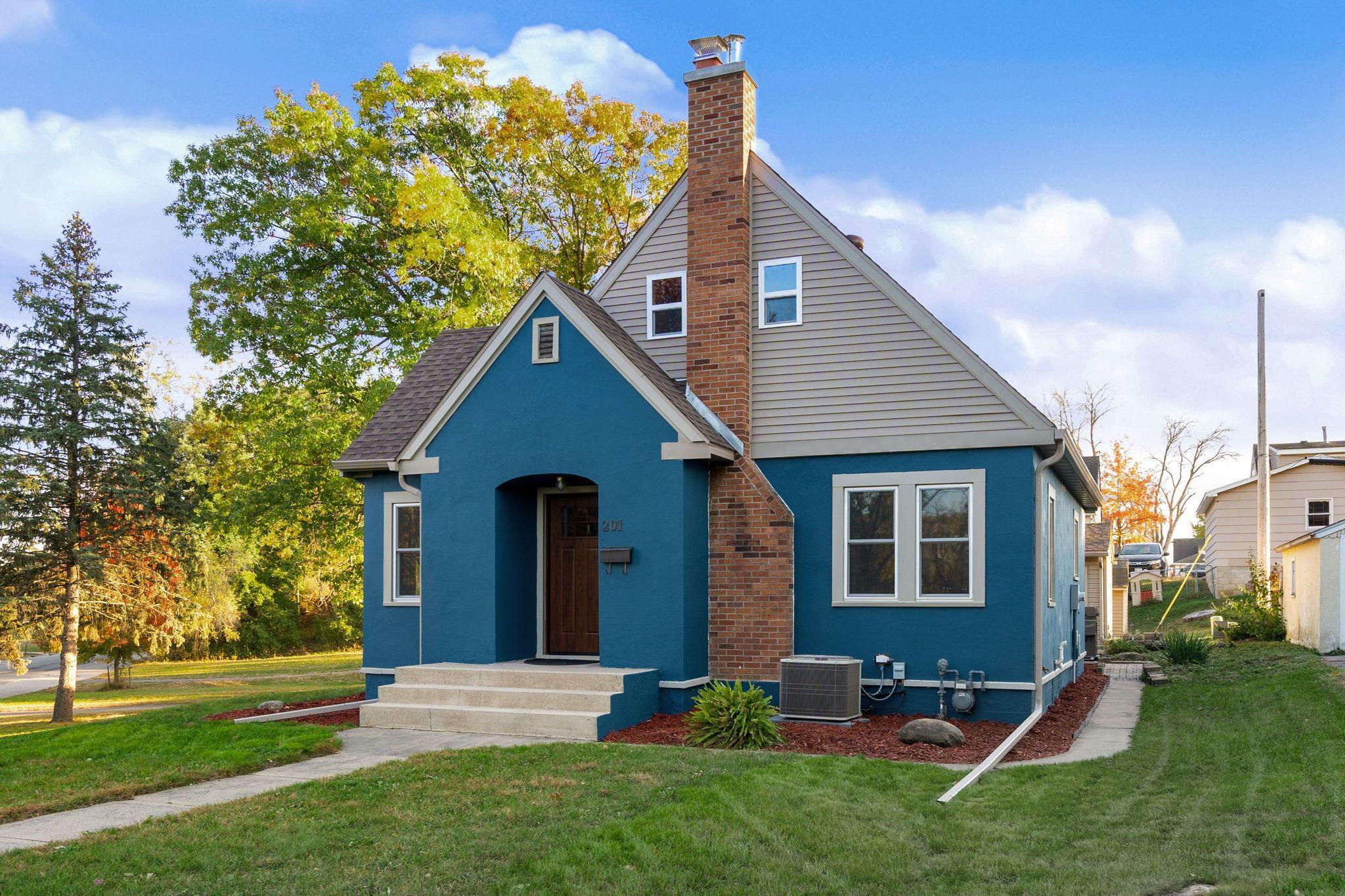 201 10th Avenue Sw, For Sale in Austin Zoocasa