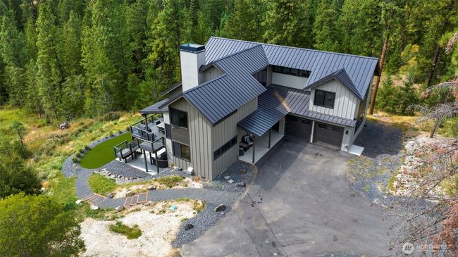 Lots of parking available for family and guests | Image 27
