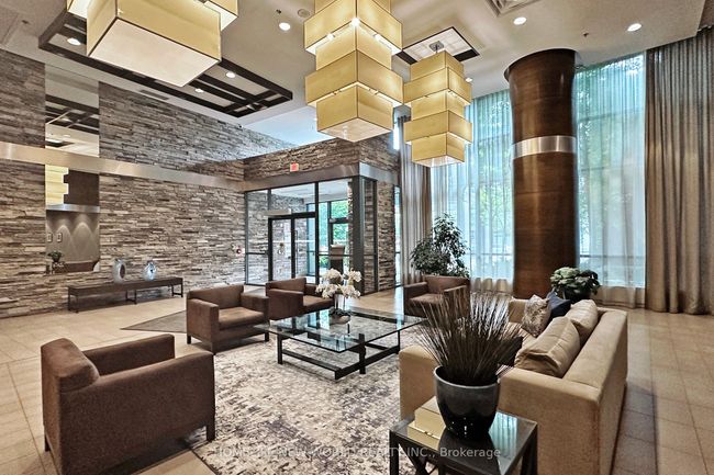506 - 1 Hurontario St, Condo with 2 bedrooms, 2 bathrooms and null parking in Mississauga ON | Image 4