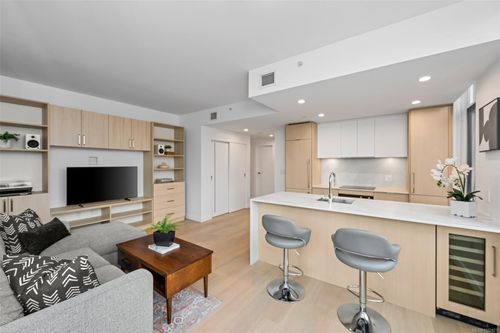 702-1100 Yates St, Victoria, BC, V8V0H5 | Card Image