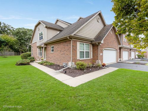 10S439 Carrington Cir, Burr Ridge, IL, 60527-6880 | Card Image