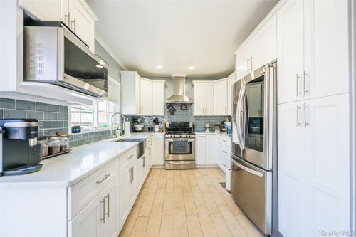 8932 90th St, Woodhaven, NY, 11421-2618 | Card Image
