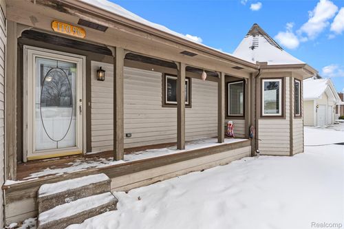 11096 N Jennings Rd, Clio, MI, 48420-1571 | Card Image