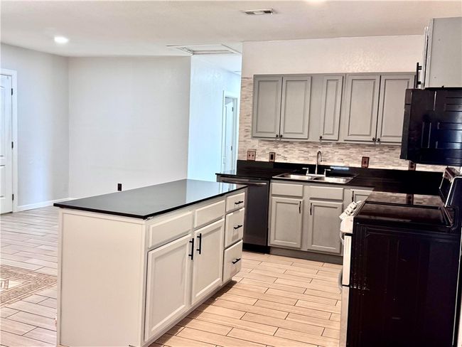 1222 S 4 Th St, House other with 3 bedrooms, 2 bathrooms and null parking in Rogers AR | Image 9