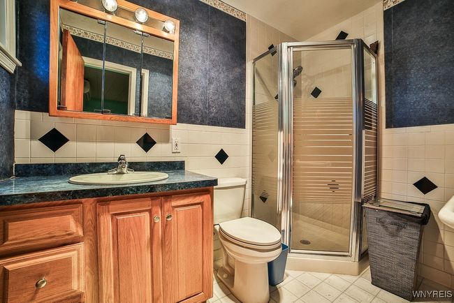 Full bath off primary | Image 19