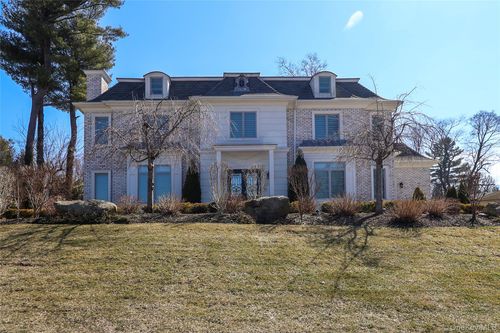 19 Gilbert Rd, Great Neck, NY, 11024-1421 | Card Image