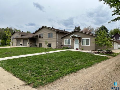 502 E 4th St Street, Canton, SD, 57013 | Card Image