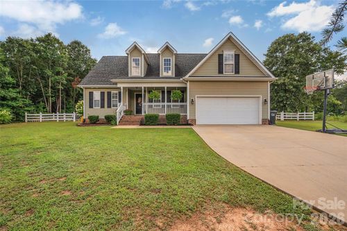 2114 Pinnacle View Dr, Kings Mountain, NC, 28086-7610 | Card Image