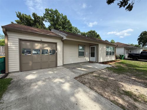 1807 Firwood Dr, Pasadena, TX, 77502-1617 | Card Image