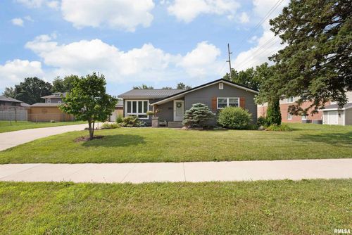 1217 7th St, De Witt, IA, 52742-1513 | Card Image