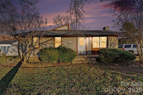 402 Shinnville Rd, Mooresville, NC, 28115-9375 | Card Image