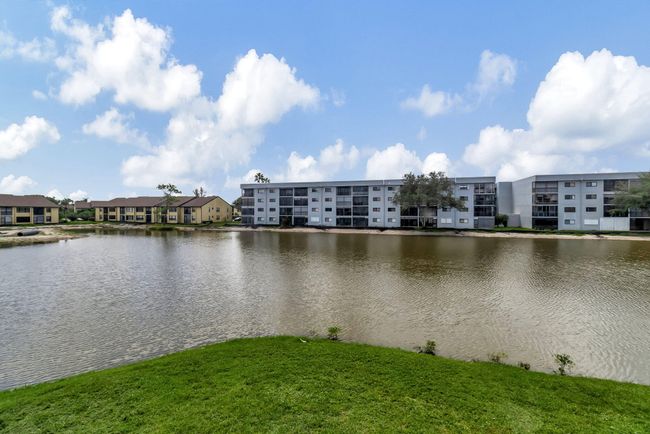 APT-201 - 7618 Tahiti Ln, Condo with 3 bedrooms, 2 bathrooms and null parking in Lake Worth FL | Image 4