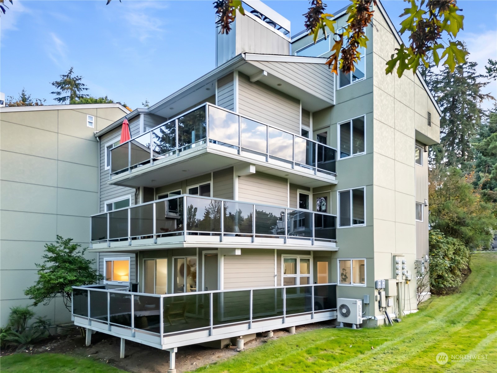 70th Ct, Redmond, WA 98052