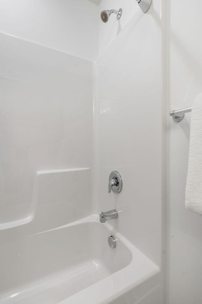 3141 Clover Ridge Dr, Townhouse with 3 bedrooms, 3 bathrooms and null parking in Chaska MN | Image 33