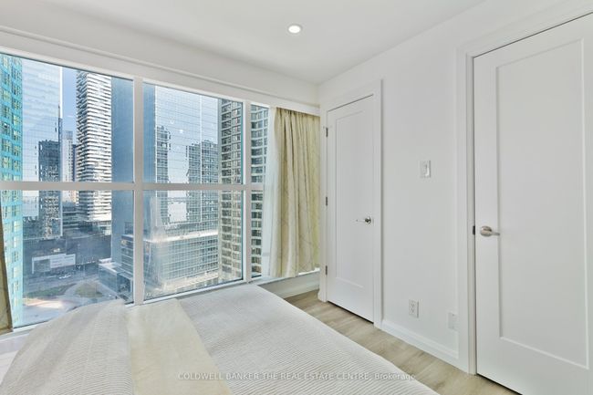 2002 - 99 Harbour Sq, Condo with 2 bedrooms, 2 bathrooms and 1 parking in Toronto ON | Image 26