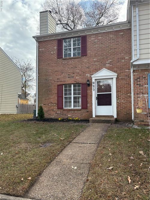 923 Captains Ct, Chesapeake, VA, 23320-2828 | Card Image
