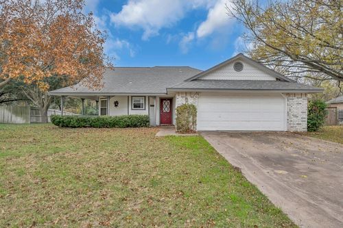 1013 December Dr, Hewitt, TX, 76643-3916 | Card Image