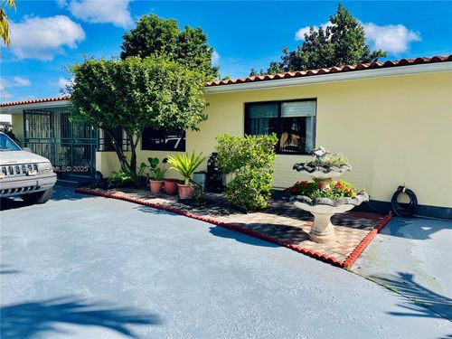 4635 Sw 95th Ave, Miami, FL, 33165-5859 | Card Image