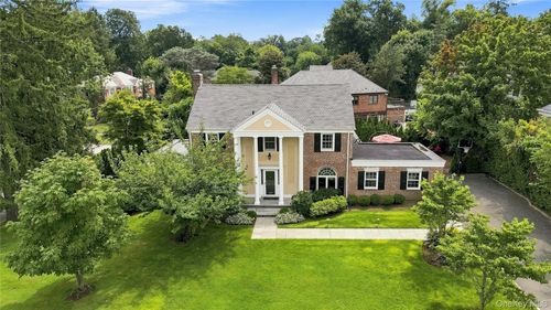 1 Shore Park Rd, Great Neck, NY, 11023-2017 | Card Image