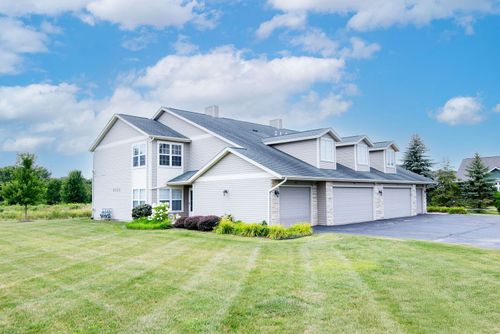 921-921 Kelly Ln, Sycamore, IL, 60178-9509 | Card Image
