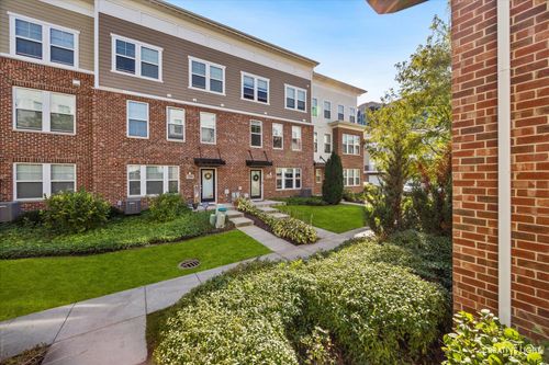 3570 Sawgrass Dr, Woodridge, IL, 60517-3900 | Card Image