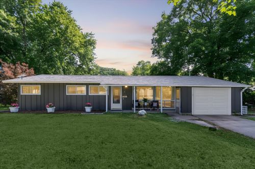 4 Woodcliff Rd, Montgomery, IL, 60538-1910 | Card Image
