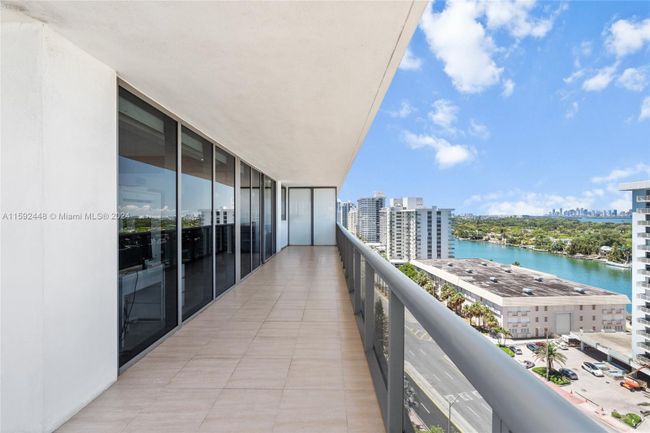 1507 - 5875 Collins Ave, Condo with 2 bedrooms, 2 bathrooms and null parking in Miami Beach FL | Image 23