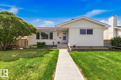 7807 132 Ave Nw, Edmonton, AB, T5C2B2 | Card Image