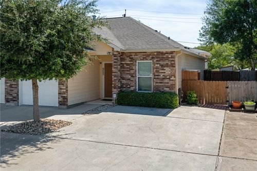 923 Moore Ave, Portland, TX, 78374-1838 | Card Image