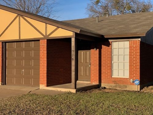 1904 Starling Ct, Cleburne, TX, 76033-7437 | Card Image