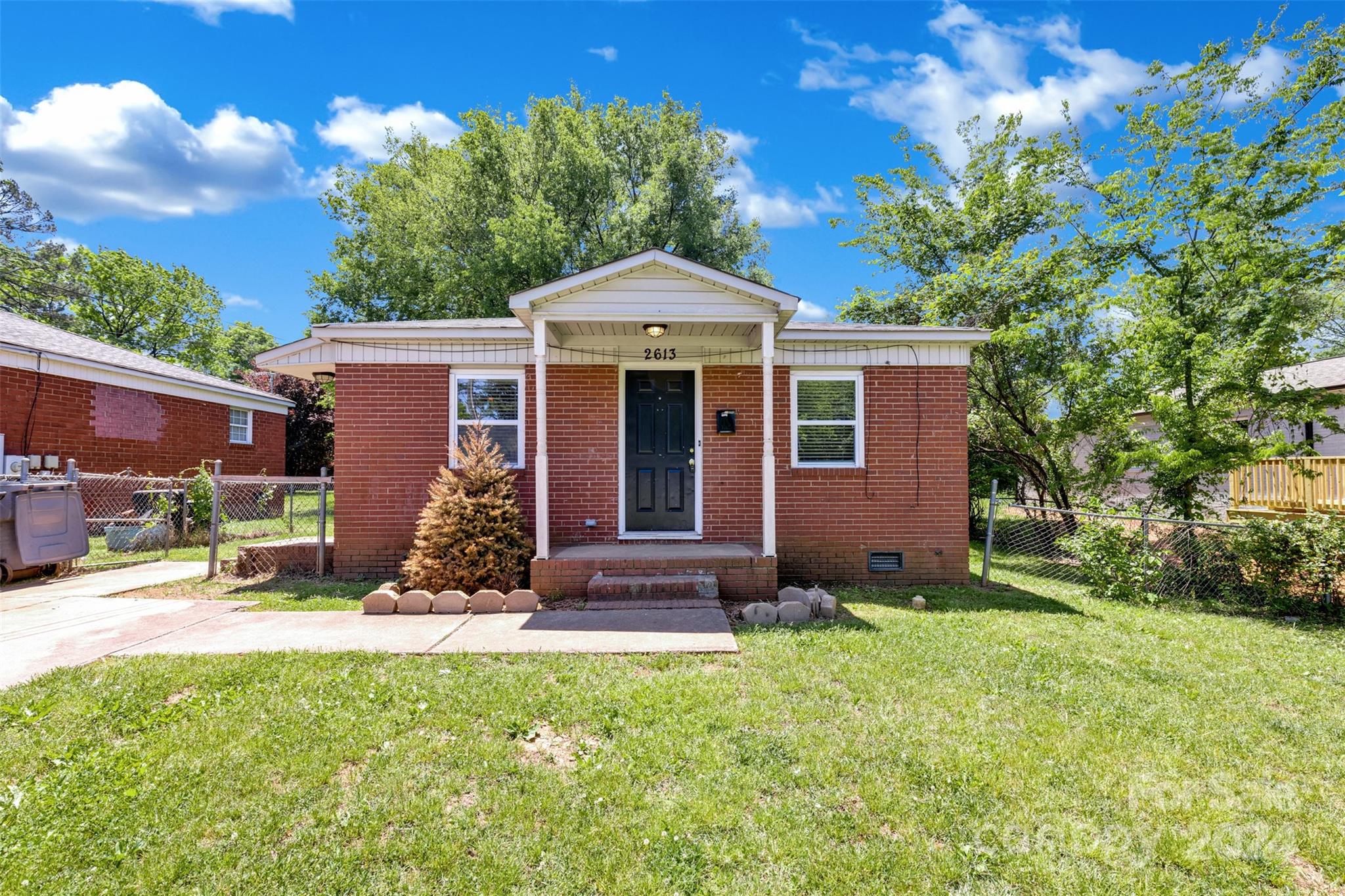 Dundeen St, Charlotte, NC 28216
