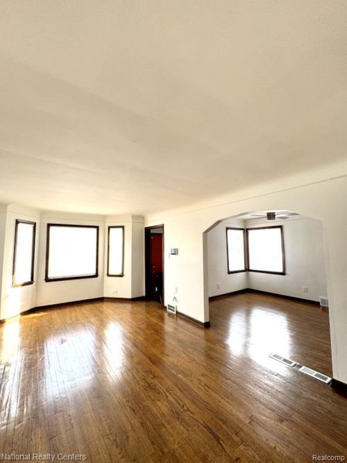 19179 Pennington Dr, Detroit, MI, 48221-1620 | Card Image