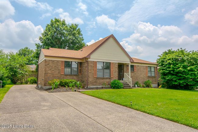 9010 Green Garden Ct, House other with 3 bedrooms, 2 bathrooms and null parking in Louisville KY | Image 6