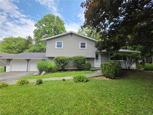 4945 Glen Robin Dr, Syracuse, NY, 13215-2427 | Card Image