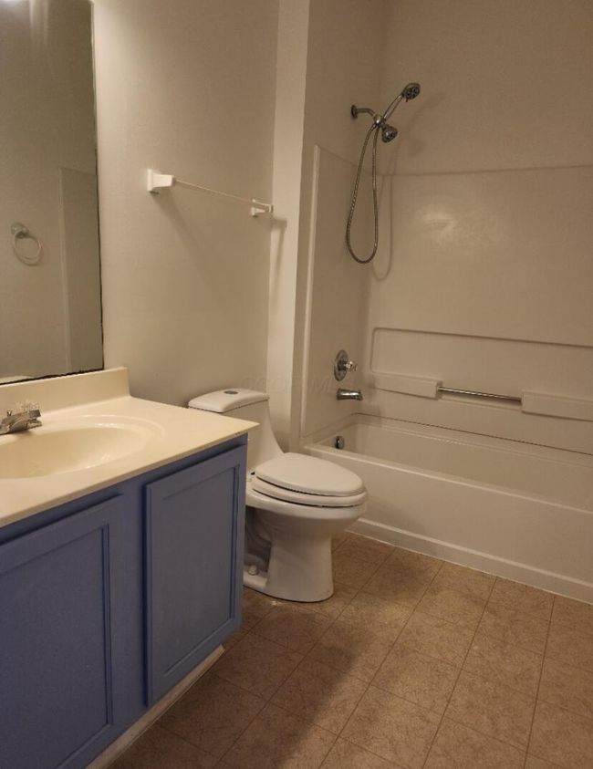 6547 Dorothys Crk, Condo with 2 bedrooms, 2 bathrooms and null parking in Canal Winchester OH | Image 16