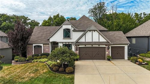 14670 66th St, Parkville, MO, 64152-8725 | Card Image