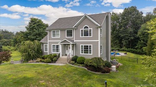 69 Roundhill Rd, East Fishkill, NY, 12533-6718 | Card Image