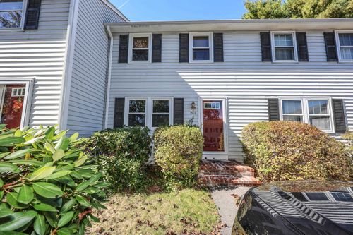 267 Winding Pond Rd, Londonderry, NH, 03053-3379 | Card Image