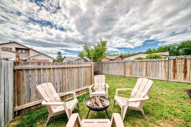 207 Deerview Way Se, Townhouse with 3 bedrooms, 2 bathrooms and 1 parking in Calgary AB | Image 36