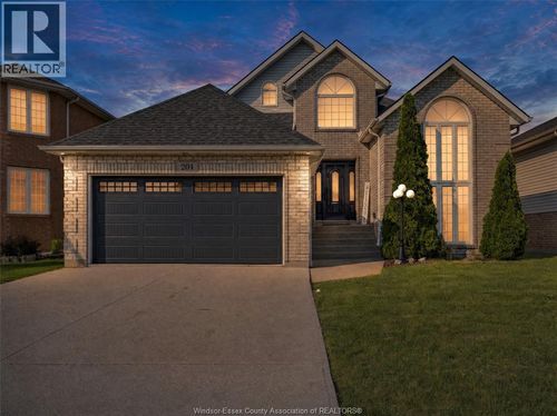 204 Hampton Cres, Windsor, ON, N9E4M4 | Card Image