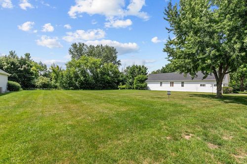 4761 Westbrook Court, GRAND CHUTE, WI, 54913 | Card Image