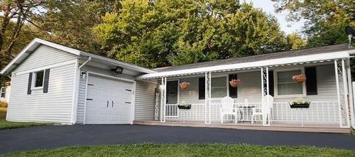 595 Narragansett Dr, Akron, OH, 44305-1429 | Card Image