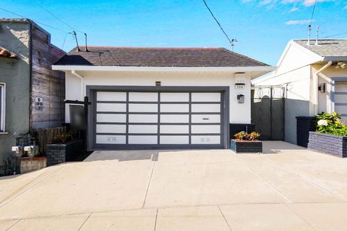 584 Hillside Blvd, Daly City, CA, 94014-2148 | Card Image