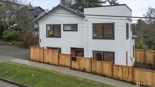 217 Nw 45th St, Seattle, WA, 98107-4337 | Card Image