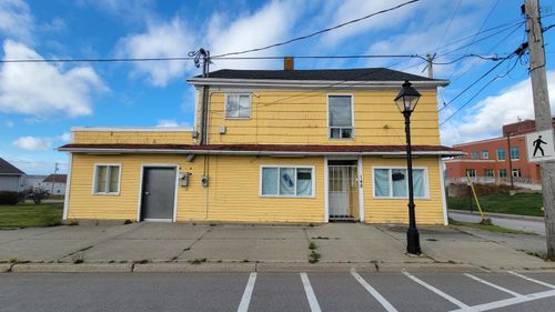 148 Main St, Yarmouth, NS, B5A1B8 | Card Image
