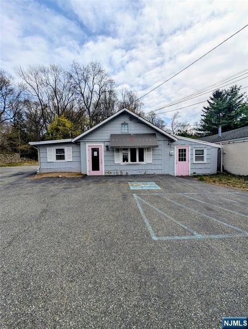 116 Broadway, Woodcliff Lake, NJ, 07677-8094 | Card Image