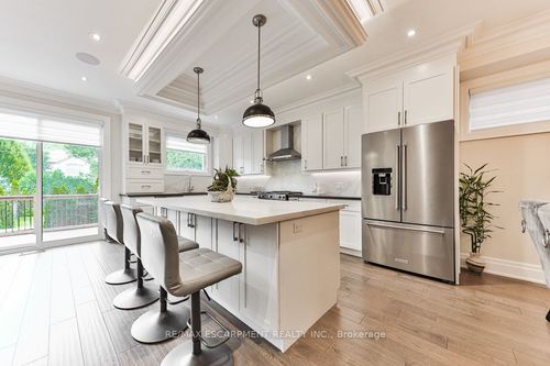 34B Pine Ave N, Mississauga, ON, L5H2P8 | Card Image